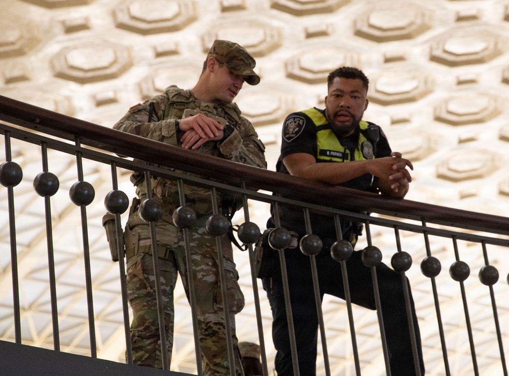 Maj. Gen. Kemper Visit JTF-DC Guardsmen
