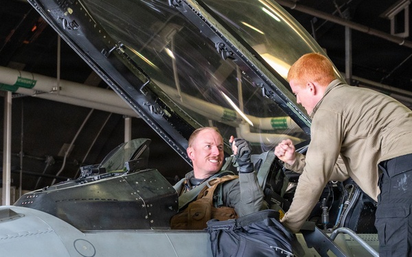 35 Fighter Wing pilots conduct flight operations to sustain readiness