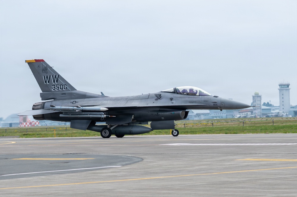 35 Fighter Wing pilots conduct flight operations to sustain readiness