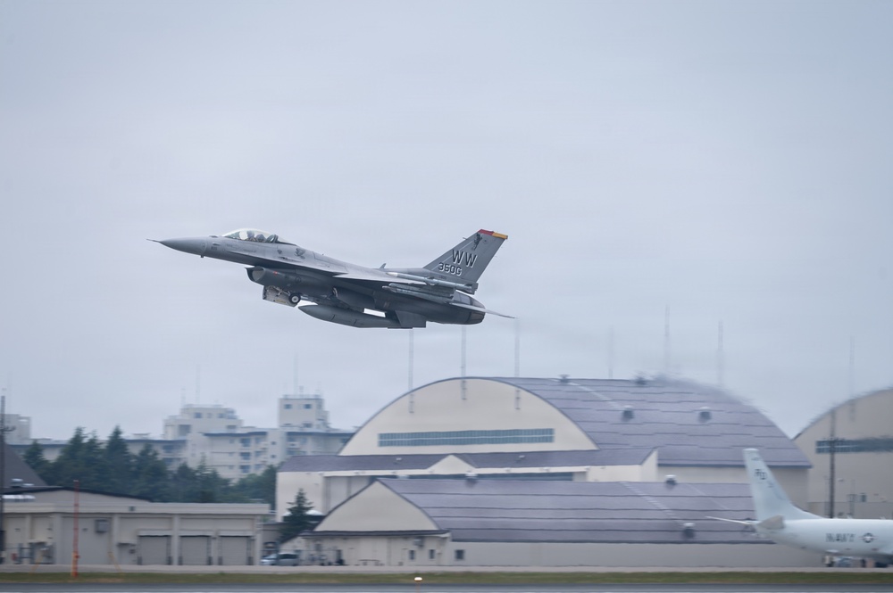 35 Fighter Wing pilots conduct flight operations to sustain readiness