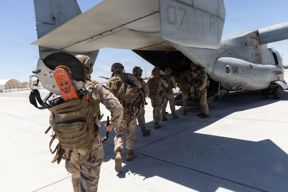 13th MEU Executes Tactical Recovery of Aircraft and Personnel