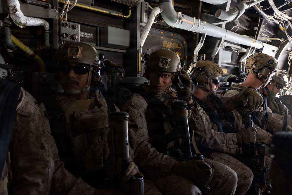 13th MEU Executes Tactical Recovery of Aircraft and Personnel