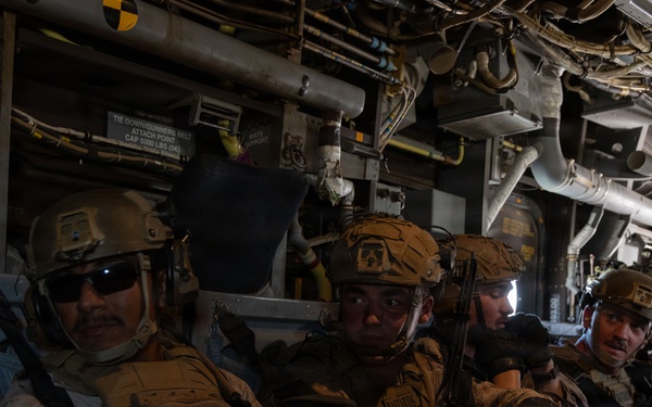 13th MEU Executes Tactical Recovery of Aircraft and Personnel
