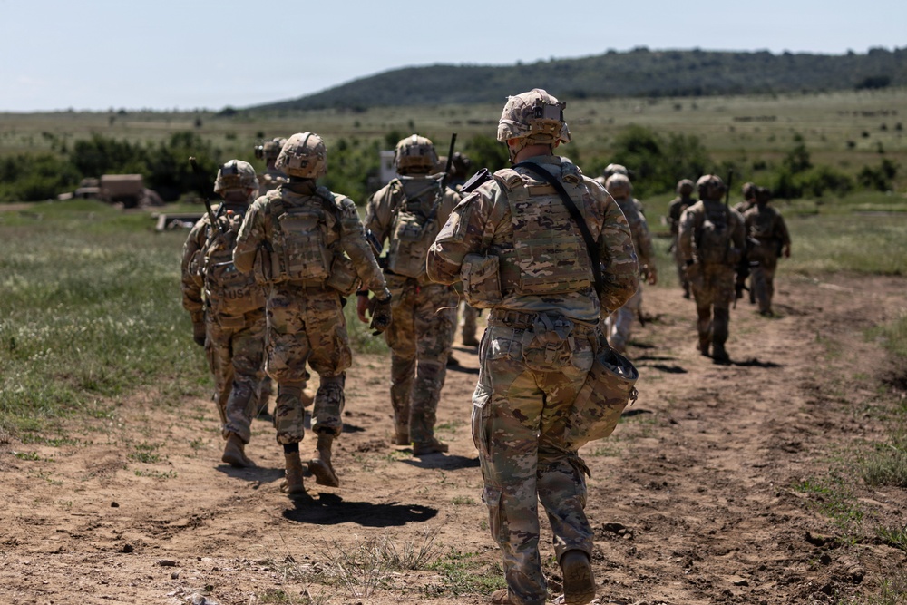36th Infantry Regiment Soldiers refine tactical skills during live-fire exercise