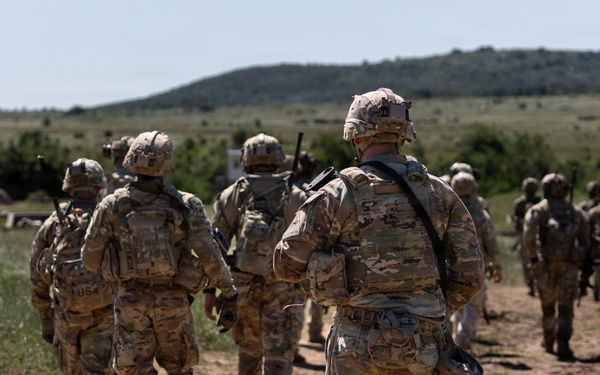 36th Infantry Regiment Soldiers refine tactical skills during live-fire exercise