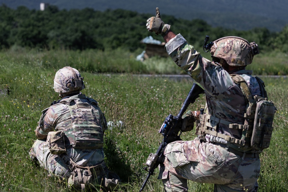 36th Infantry Regiment Soldiers refine tactical skills during live-fire exercise