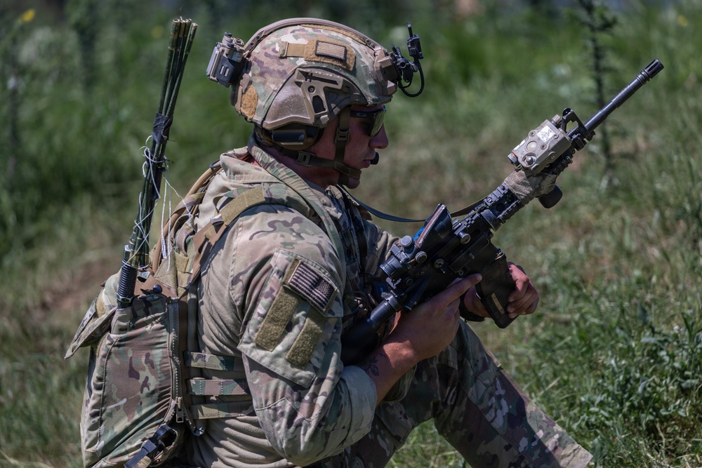 36th Infantry Regiment Soldiers refine tactical skills during live-fire exercise