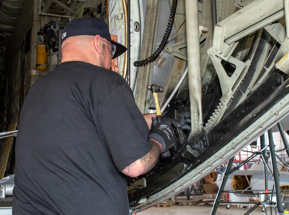 Beating the clock: FRCE rapid repair team keeps C-130 on schedule