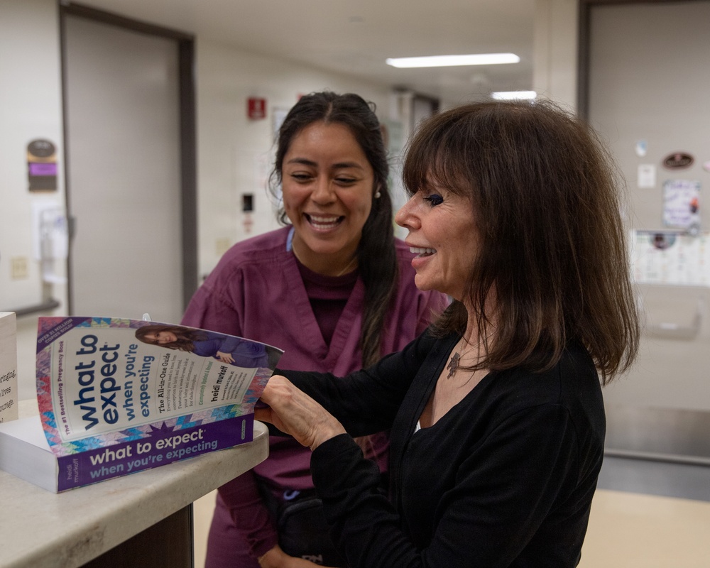 Parenting Author Heidi Murkoff Visits Military Families at NMCSD