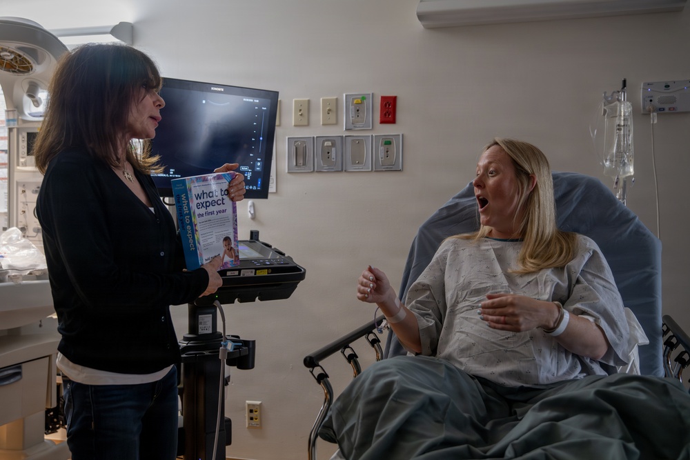 Parenting Author Heidi Murkoff Visits Military Families at NMCSD