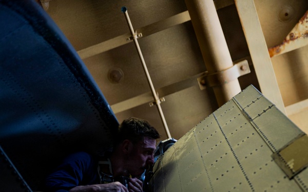 USS Iwo Jima LCAC Maintenance