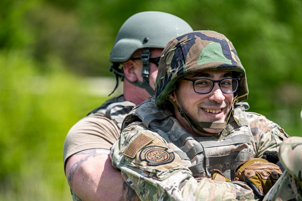 911th AES Airmen build lifesaving skills during TCCC course