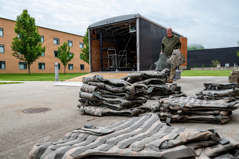 911th AES Airmen build lifesaving skills during TCCC course