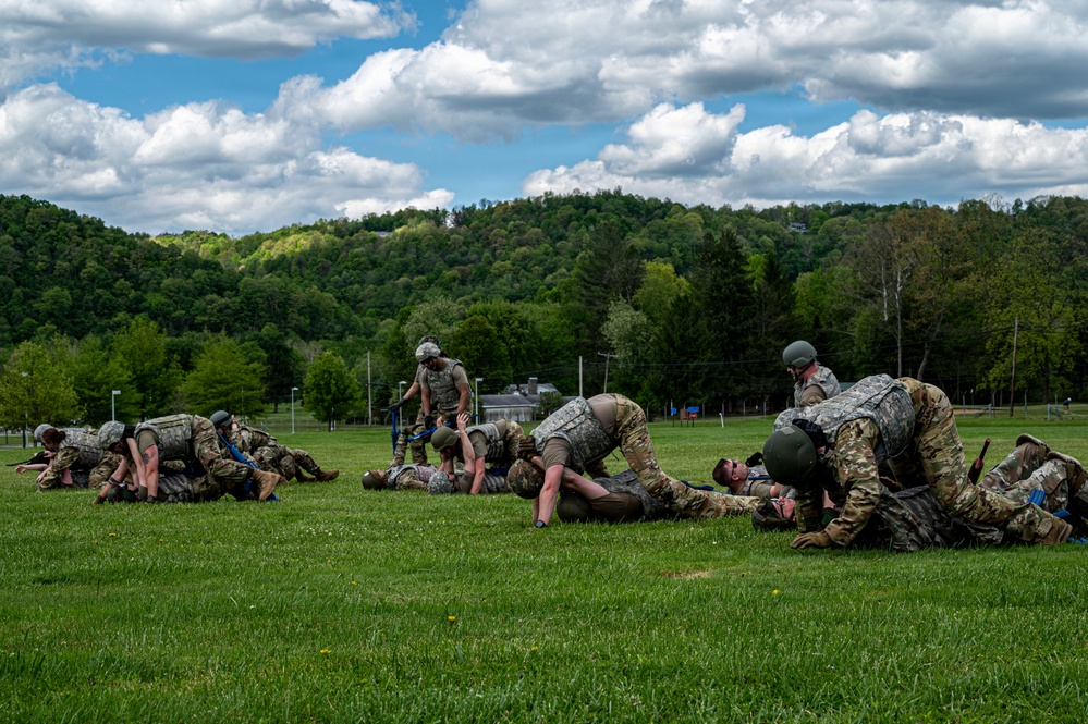 911th AES Airmen build lifesaving skills during TCCC course