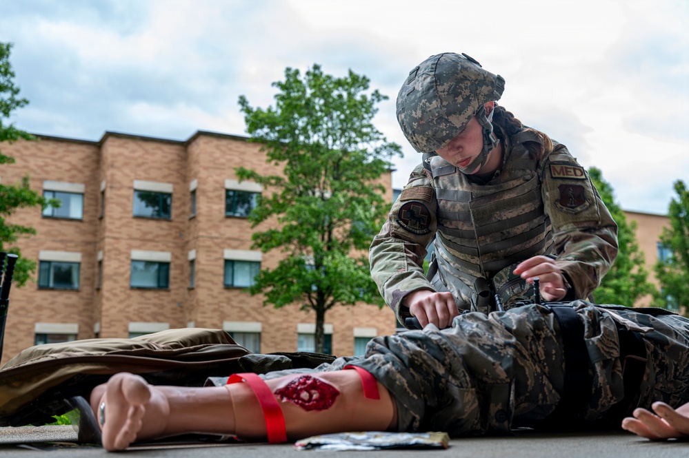 911th AES Airmen build lifesaving skills during TCCC course