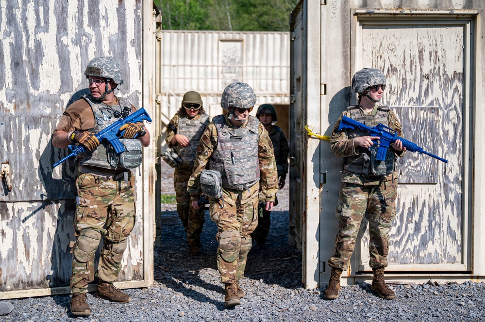 911th AES Airmen build lifesaving skills during TCCC course