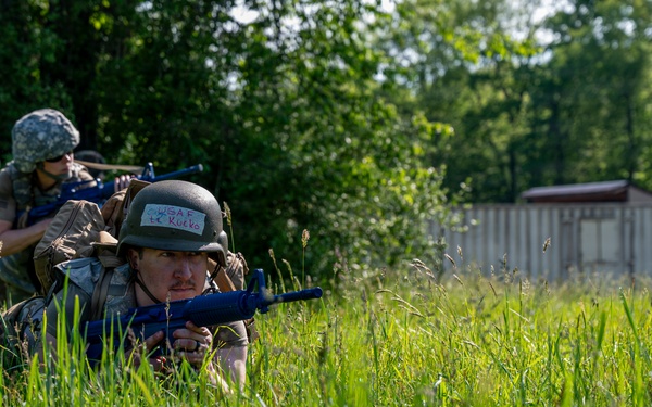 911th AES Airmen build lifesaving skills during TCCC course