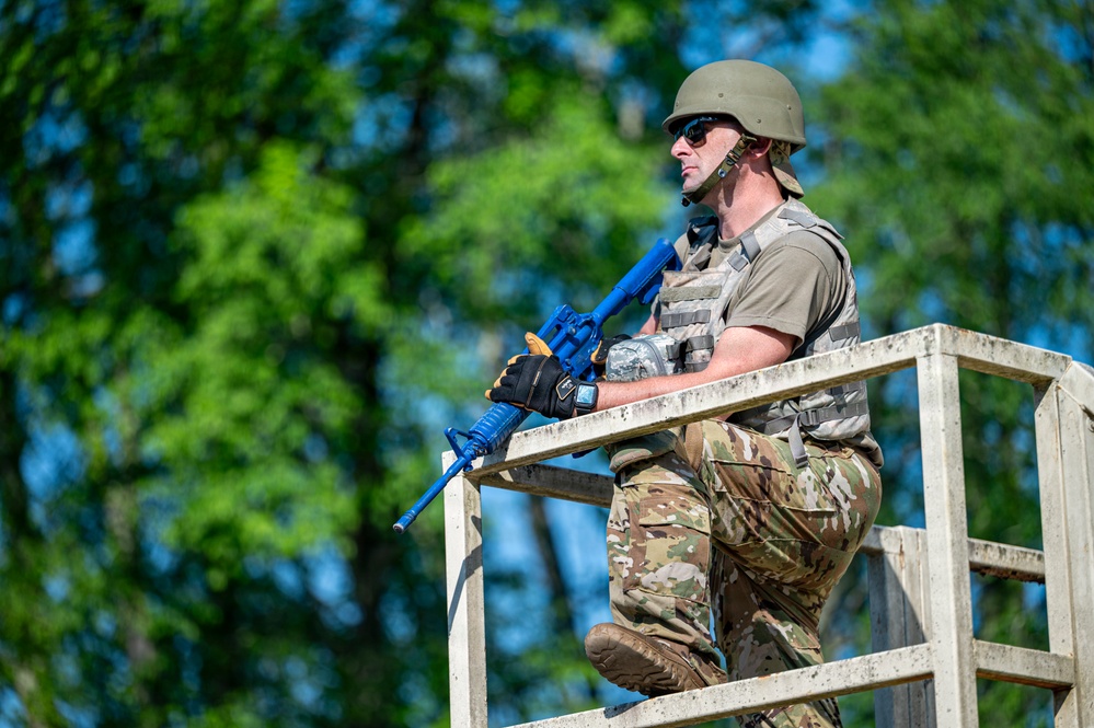 911th AES Airmen build lifesaving skills during TCCC course