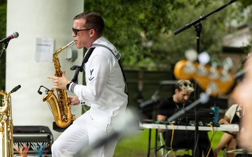Service Members Participate in Military Friends and Family Day at Audubon Zoo during Sail 250 New Orleans