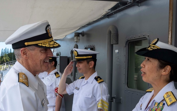 COMPACFLT visits the Japan Training Squadron's flagship JS Kashima