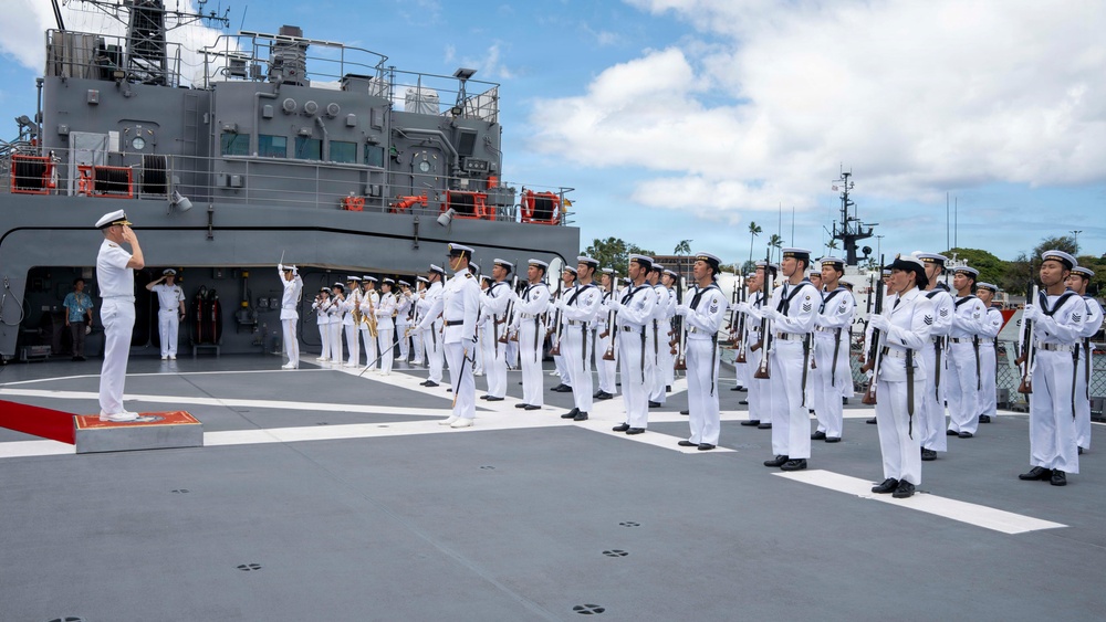 COMPACFLT visits the Japan Training Squadron's flagship JS Kashima