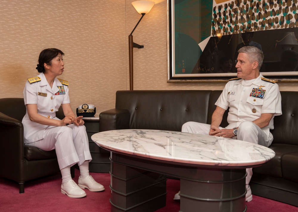 COMPACFLT visits the Japan Training Squadron's flagship JS Kashima