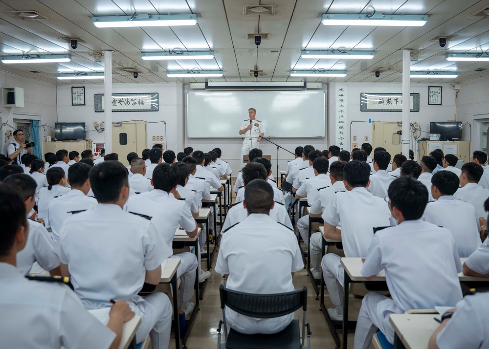 COMPACFLT visits the Japan Training Squadron's flagship JS Kashima