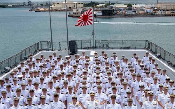 COMPACFLT visits the Japan Training Squadron's flagship JS Kashima
