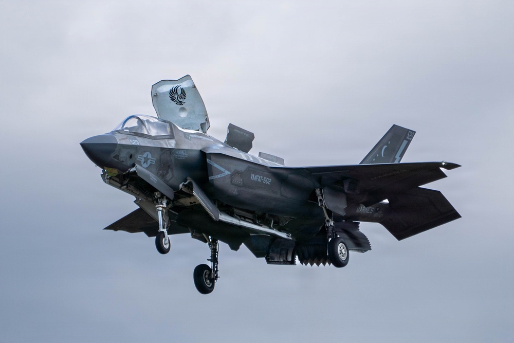 F-35B Lightning II hovers in place during Oregon International Air Show