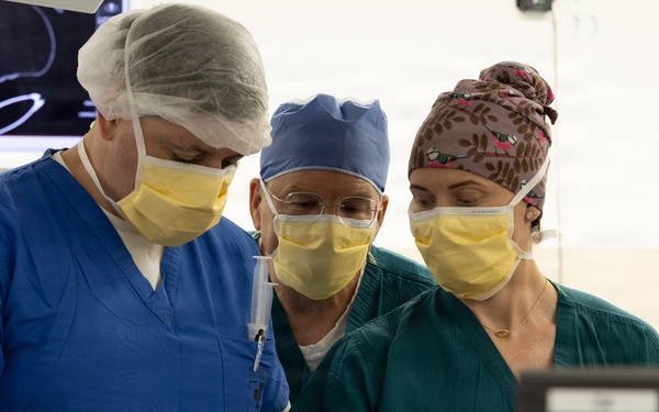 Walter Reed Organ Transplant Service team performs kidney transplant
