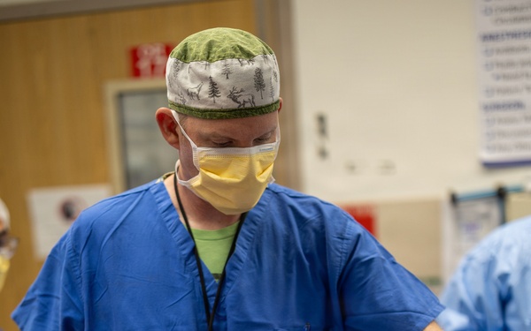 Walter Reed Organ Transplant Service team performs kidney transplant