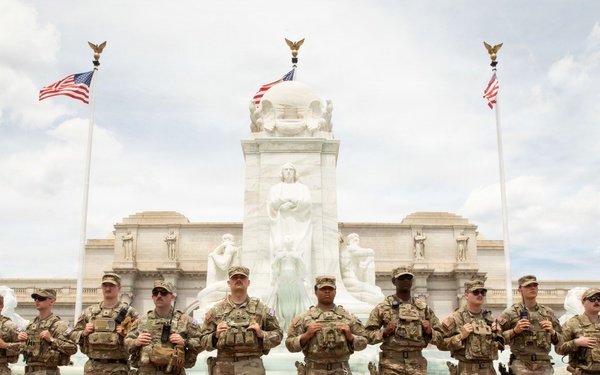 West Virginia National Guardsmen pose for photo at Union Station