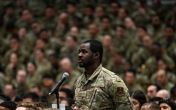 CMSAF discusses readiness, Airmen priorities during Eglin AFB all-call