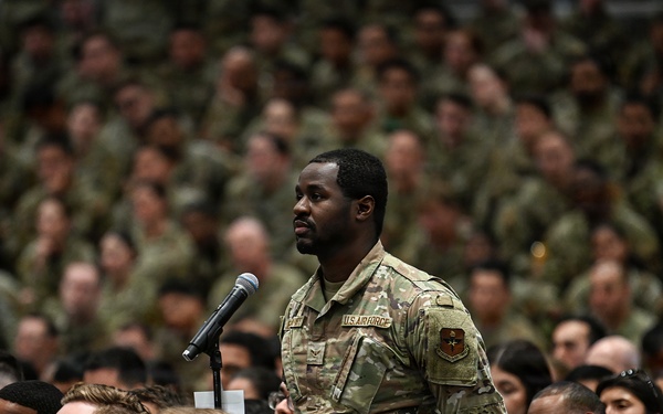 CMSAF discusses readiness, Airmen priorities during Eglin AFB all-call