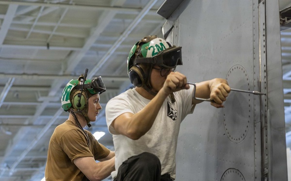 USS Abraham Lincoln Conducts Aircraft Maintenance