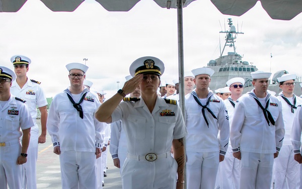 USS Oakland (LCS 24) Holds Change of Command Ceremony
