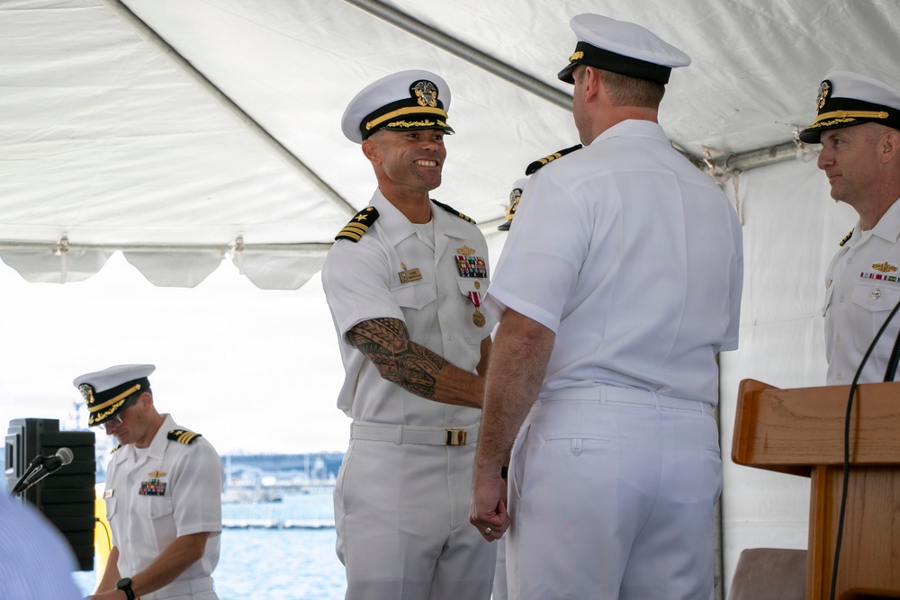 USS Oakland (LCS 24) Holds Change of Command Ceremony