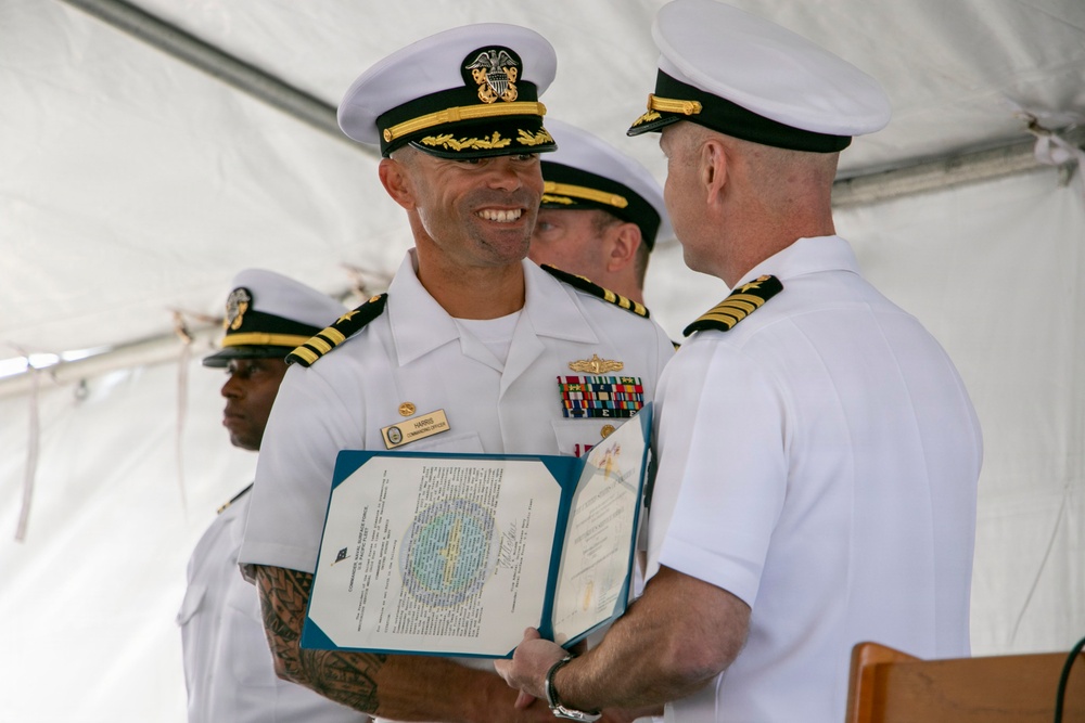 USS Oakland (LCS 24) Holds Change of Command Ceremony
