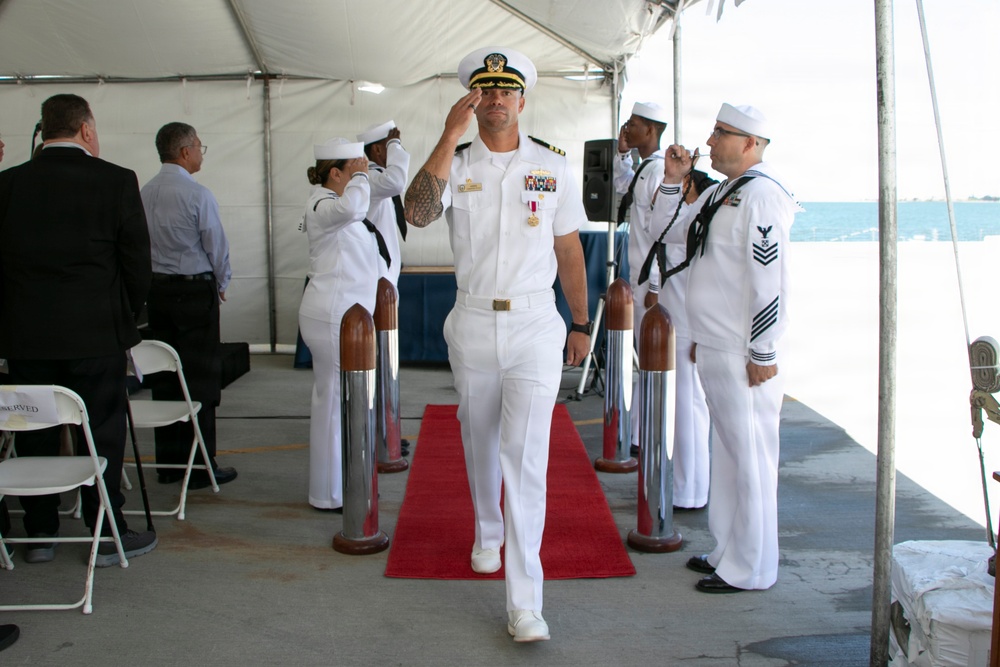 USS Oakland (LCS 24) Holds Change of Command Ceremony