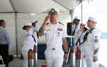 USS Oakland (LCS 24) Holds Change of Command Ceremony