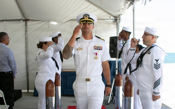 USS Oakland (LCS 24) Holds Change of Command Ceremony