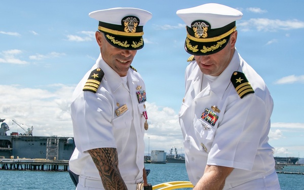 USS Oakland (LCS 24) Holds Change of Command Ceremony