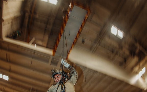 George Washington Conducts Fast Rope Exercises