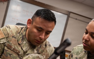 Clear to land: 8th, 51st OSS Airmen attend LZSO course at Kunsan AB