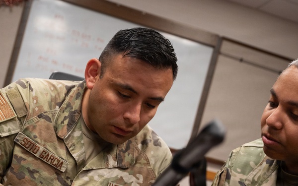 Clear to land: 8th, 51st OSS Airmen attend LZSO course at Kunsan AB