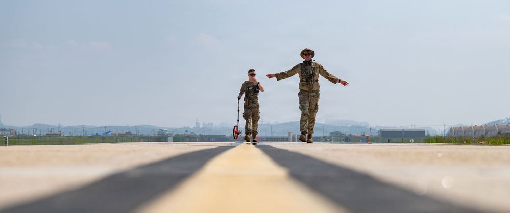 Clear to land: 8th, 51st OSS Airmen attend LZSO course at Kunsan AB
