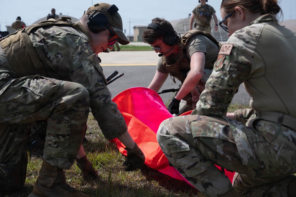 Clear to land: 8th, 51st OSS Airmen attend LZSO course at Kunsan AB