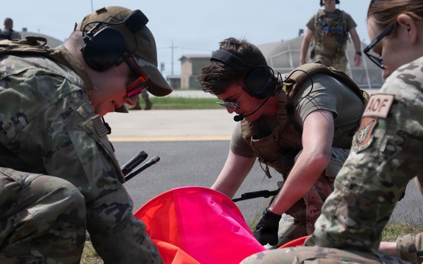 Clear to land: 8th, 51st OSS Airmen attend LZSO course at Kunsan AB