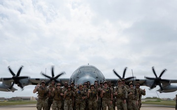 Clear to land: 8th, 51st OSS Airmen attend LZSO course at Kunsan AB