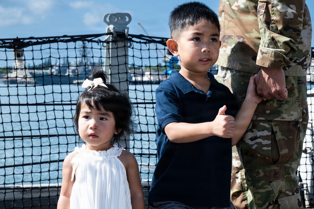 94th AAMDC NCO Reenlists for Four more years